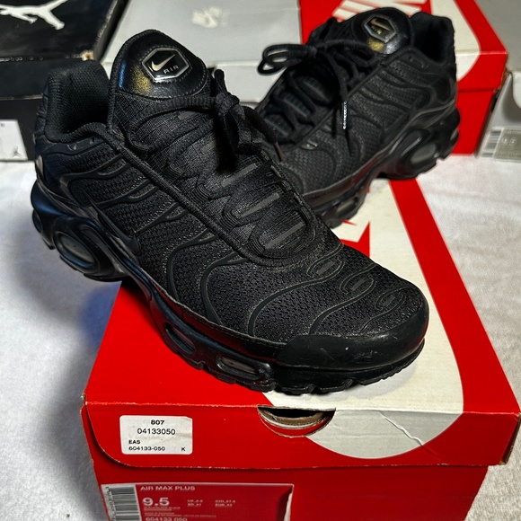 Air Max Plus - Picture 1 of 3